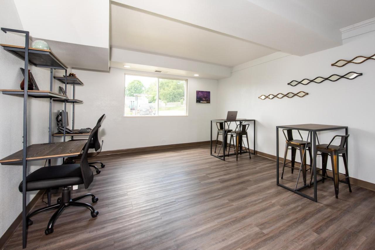 Hotel Pommier Indianola מראה חיצוני תמונה